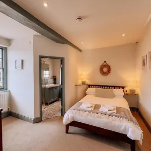 route-2-apartments.cardiffhotelswales.com/