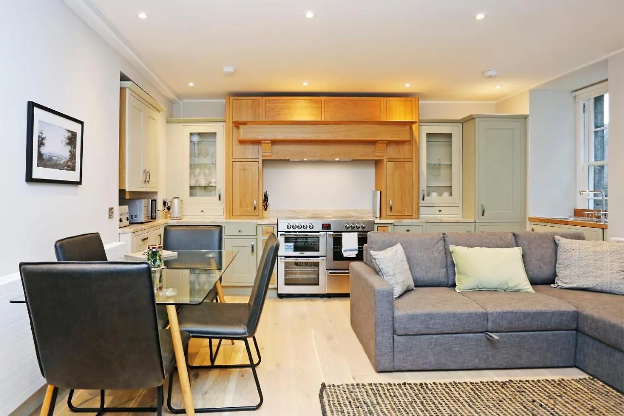 Joivy Modern And Airy Flat On The Historic Royal Mile Apartment Edinburgh