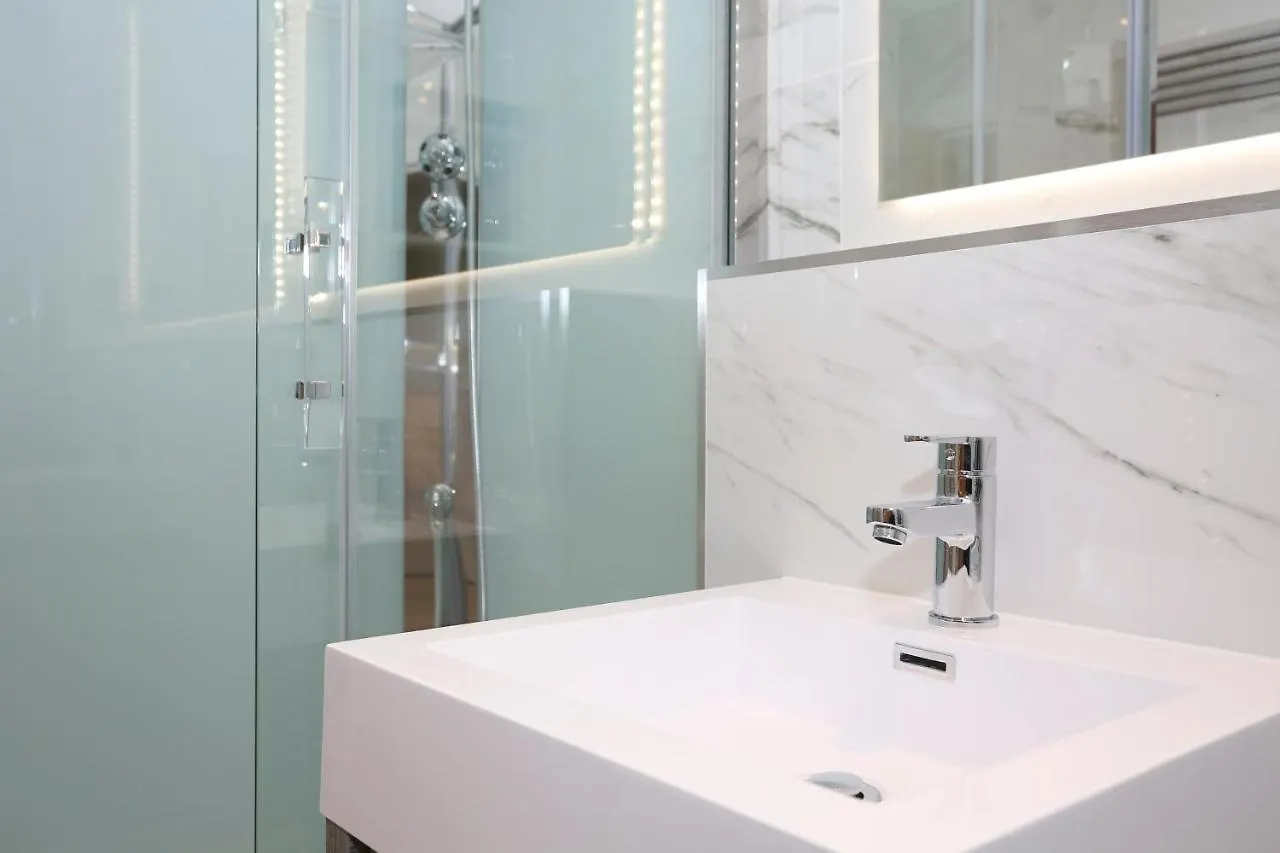Joivy Modern And Airy Flat On The Historic Royal Mile Apartment Edinburgh