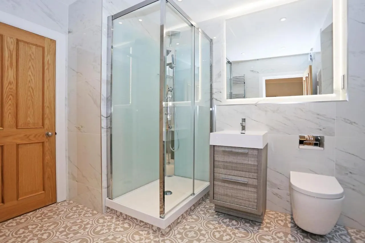 Joivy Modern And Airy Flat On The Historic Royal Mile Apartment Edinburgh 0*,  United Kingdom