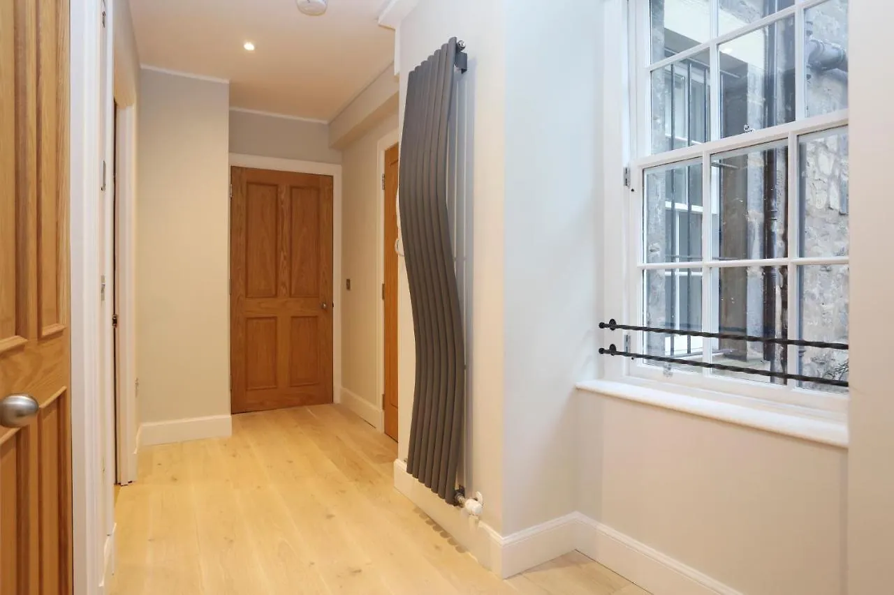 Joivy Modern And Airy Flat On The Historic Royal Mile Apartment Edinburgh United Kingdom